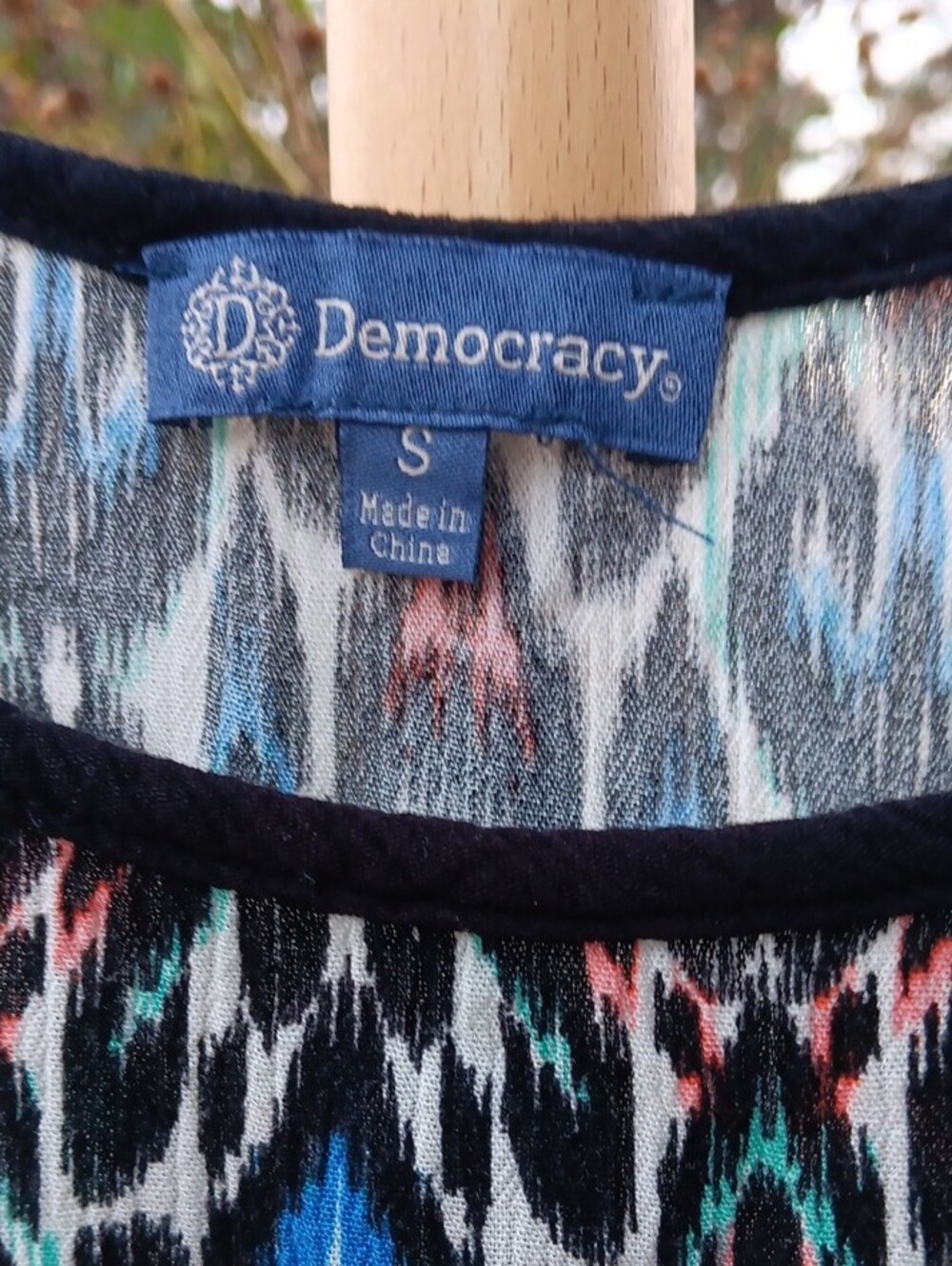 Democracy Black Multicolor Geometric Ruffle Hem Tank - Picture 2 of 3